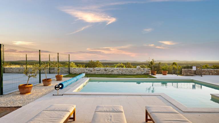 Wonderful villa with BBQ, pool & yard | Pet-friendly — photo 2