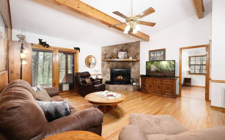 Cabin with BBQ & jacuzzi | Mountain view — photo 4