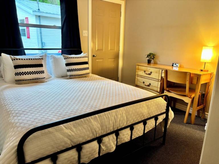 Motel Plaster Rock