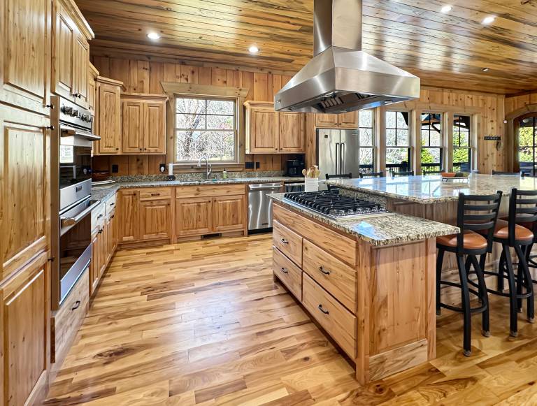 Luxury Riverfront Retreat • Spa • Game Room • Minutes to Downtown Blue Ridge — photo 5