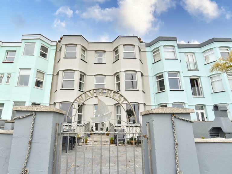 Cottage with garden | Beach view in Pwllheli