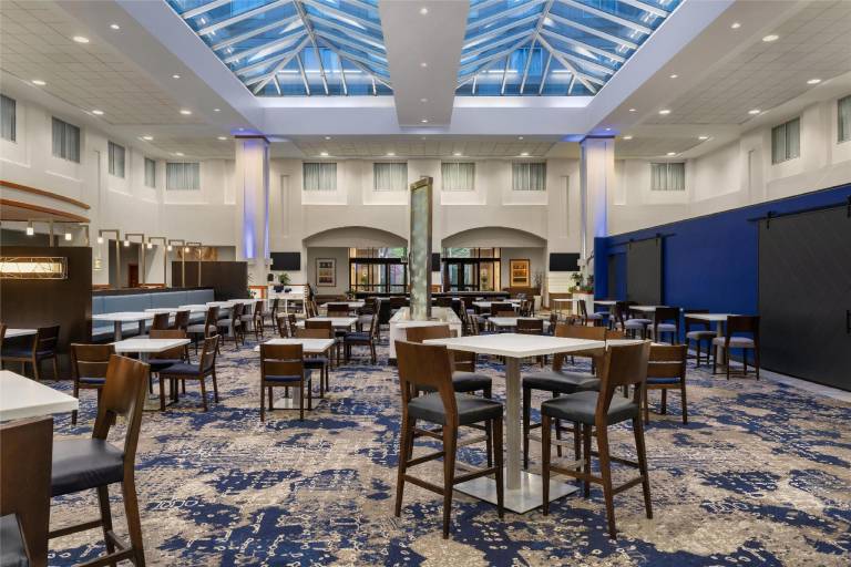 Embassy Suites by Hilton Boston at Logan Airport — photo 2