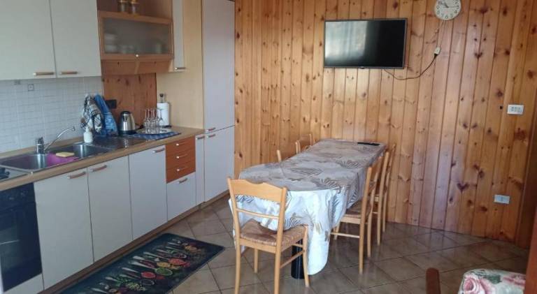 Rental apartment with patio — photo 5