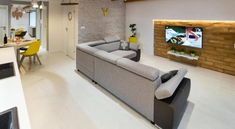 Holiday apartment with yard & patio — photo 2