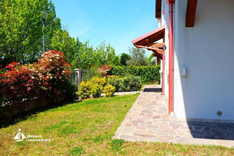 Villa with garden & terrace | Garden view — photo 4