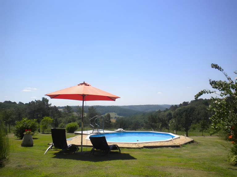 Family-oriented pleasant vacation home with pool, fast internet & patio | Mountain view | Pets are welcome — photo 3