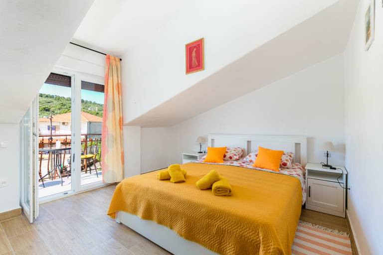 Fully equipped pleasant rental apartment with yard, terrace & grill | Sea view | Beach nearby | Dogs allowed — photo 5