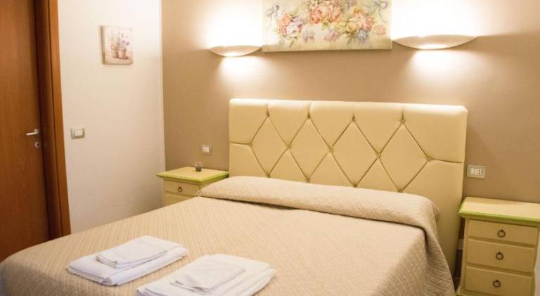 Serviced apartment with jacuzzi, garden & pool — photo 2