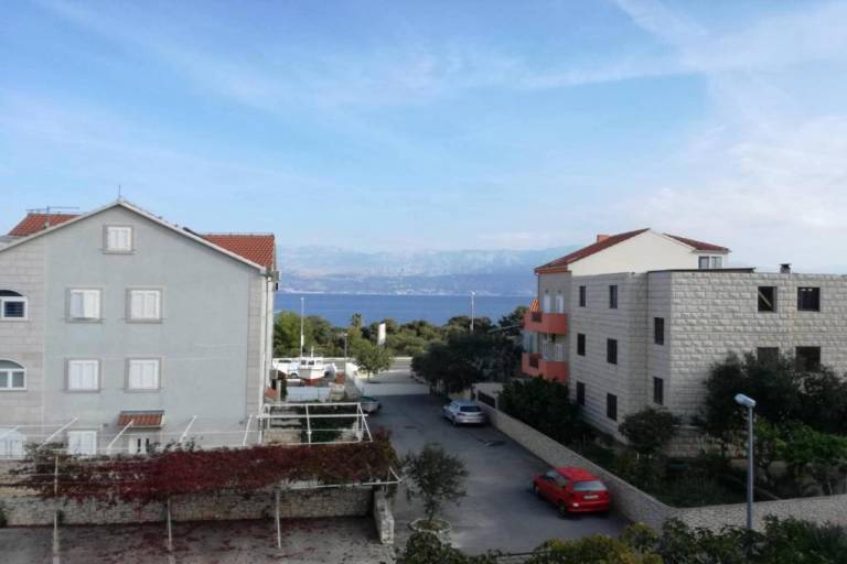Holiday apartment with patio & barbeque | Sea view — photo 2