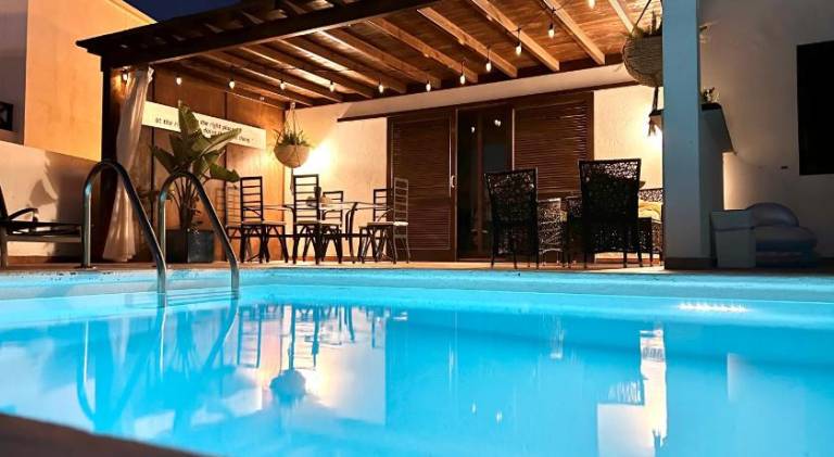 Fully equipped villa with yard, private pool & patio | Perfect for remote work | Pets allowed — photo 4