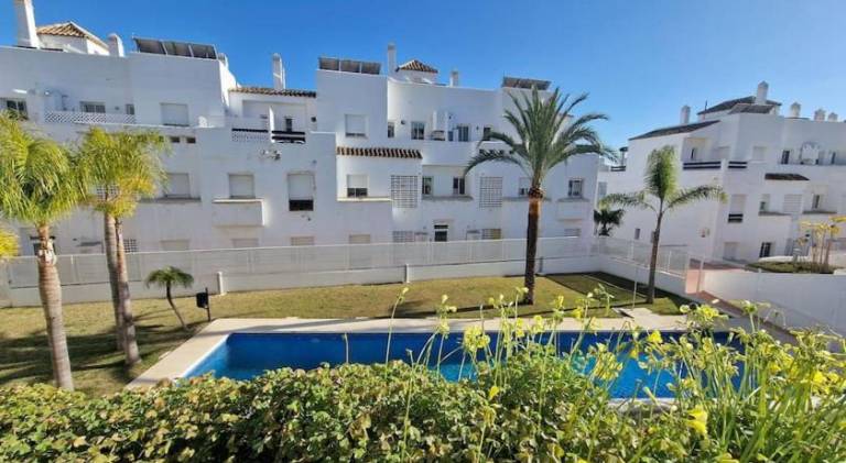Rental apartment with pool in Estepona