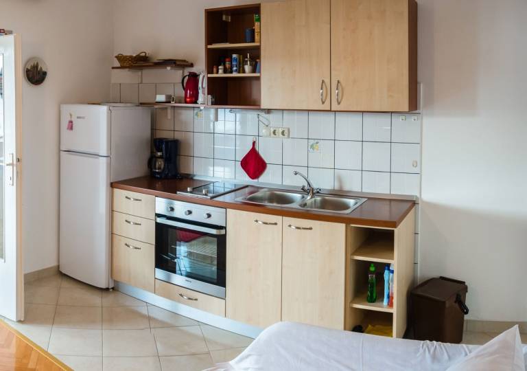 Two bedroom apartment near beach Barbat, Rab (A-14884-a) — photo 4