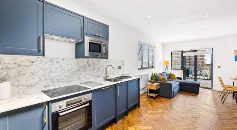 Spectacular 3-Bed Apt with sea view, terrace & balcony at Central Brighton — photo 3
