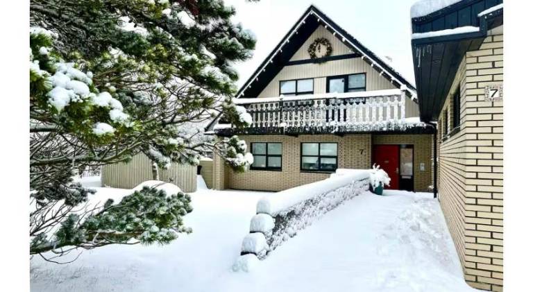 Villa with grill, terrace & jacuzzi | Suitable for remote work in Reykjavik