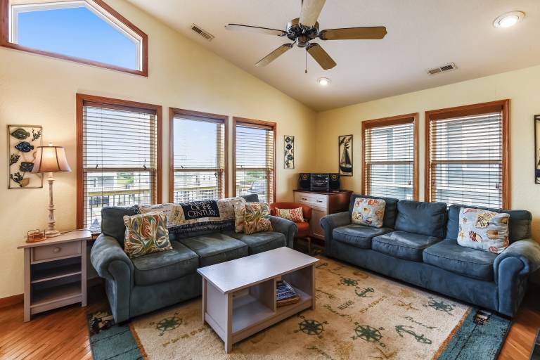 KD1105- 1 Block to Beach- 5 BRs, Private Pool, Hot Tub, and Dog Friendly! — photo 4
