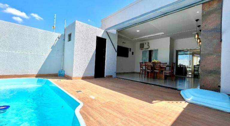 House with pool — photo 4