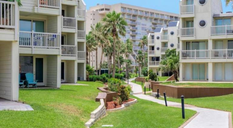 Ocean Breeze Retreat 2bed 2bath, Heated Pool! — photo 5