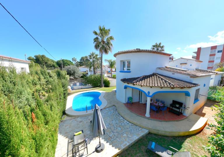 Villa with yard, barbeque & private pool — photo 4