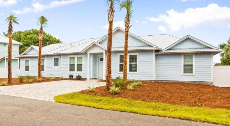Villa with pool | Next to the beach | Pets are welcome in Bay City, AL