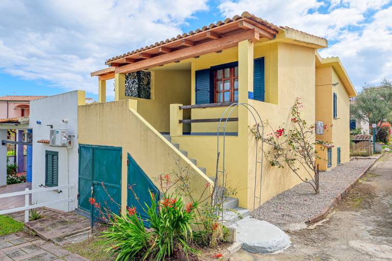 Holiday Home 'I Giardini Di Cala D'ambra' with Shared Terrace and Air Conditioning in San Teodoro