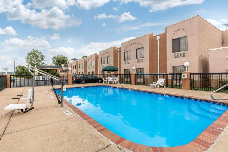 Classic Inn By Townhouse American Way Memphis I 240 — photo 4