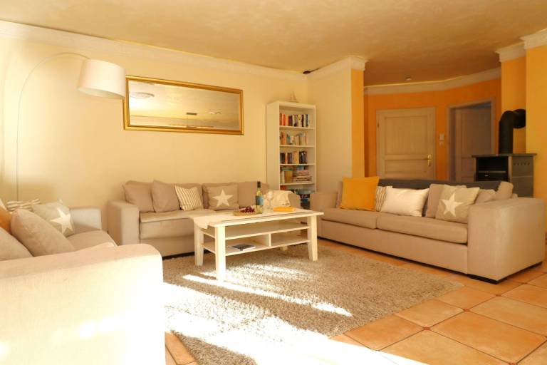 Große Ferienwohnung mit 2 Bädern und Südterrasse in strandnaher Lage in Ostseebad Dierhagen