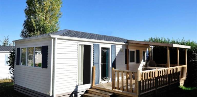 Family-friendly camping with patio, heated pool & sauna | Beach nearby | Pets allowed — photo 4