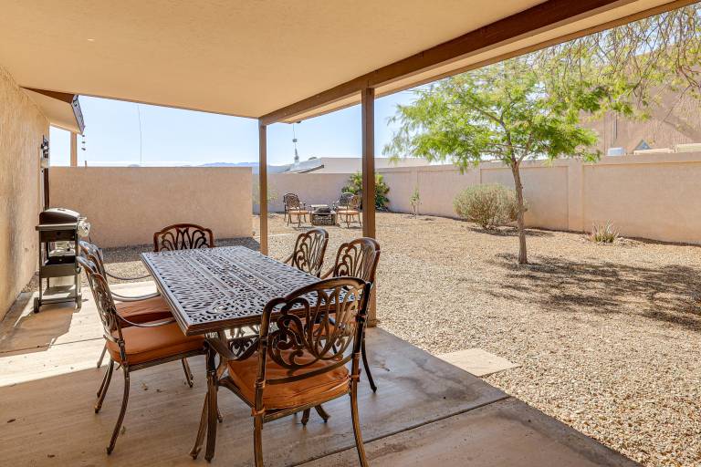 2 Mi to SARA Park: Family Retreat w/ Fire Pit in Lake Havasu City, AZ