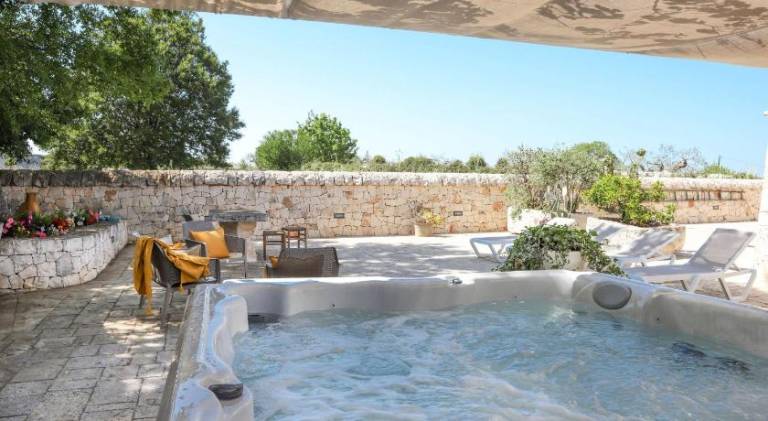 Country Trullo Rosso With Jacuzzi Alberobello in Locorotondo