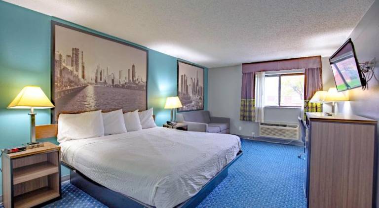 Super 8 by Wyndham Rockford I-90/Casino District — photo 2