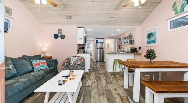 House with garden, jacuzzi & barbeque | Suitable for remote work in Myrtle Beach, SC
