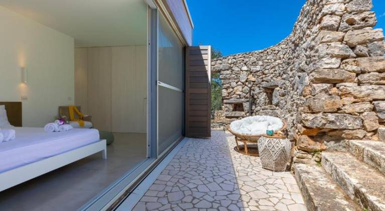 Villa with pool — photo 3