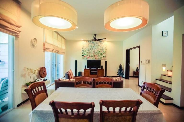 Vacation home with garden, pool & barbeque — photo 5