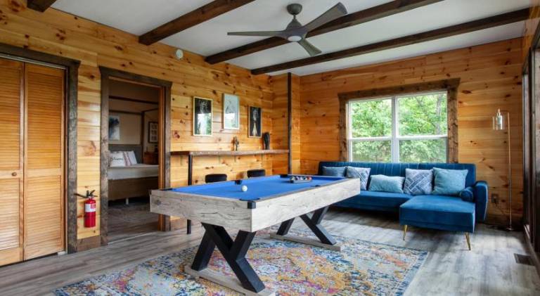 Falcons Lodge - Mtn View Hot Tub and Pool Table — photo 2