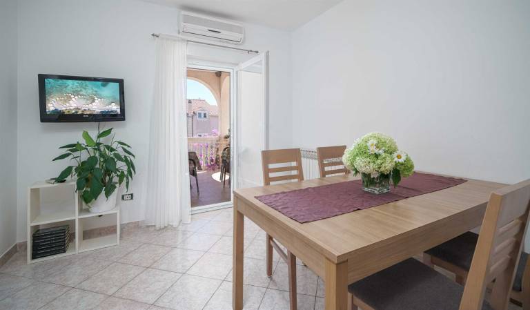 Apartment for 4 near the beach! — photo 3