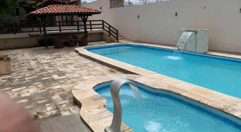 Vacation home with pool — photo 4