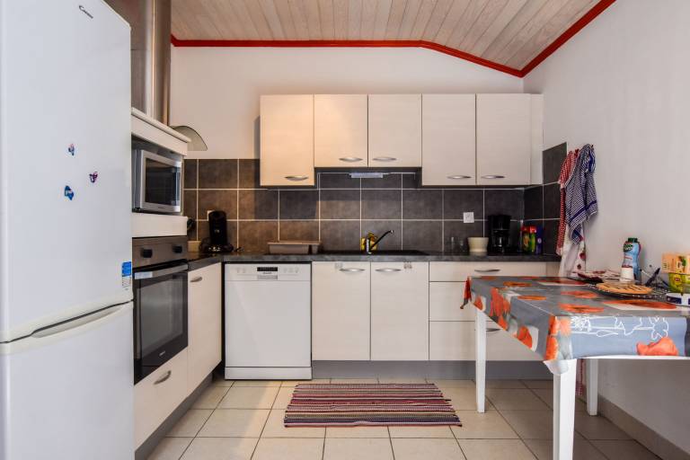 Fully equipped ample house with BBQ, patio & private pool | Pets are welcome — photo 3