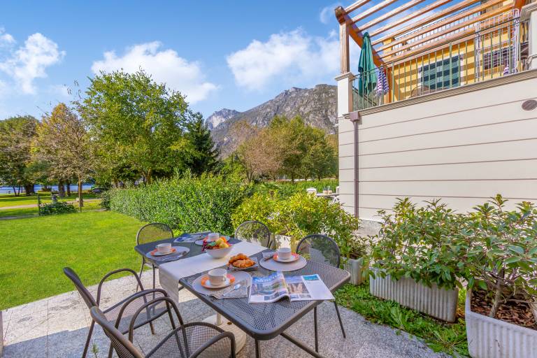 Family-friendly charming house with patio & yard | Mountain view | Close to the beach | Pet-friendly — photo 3