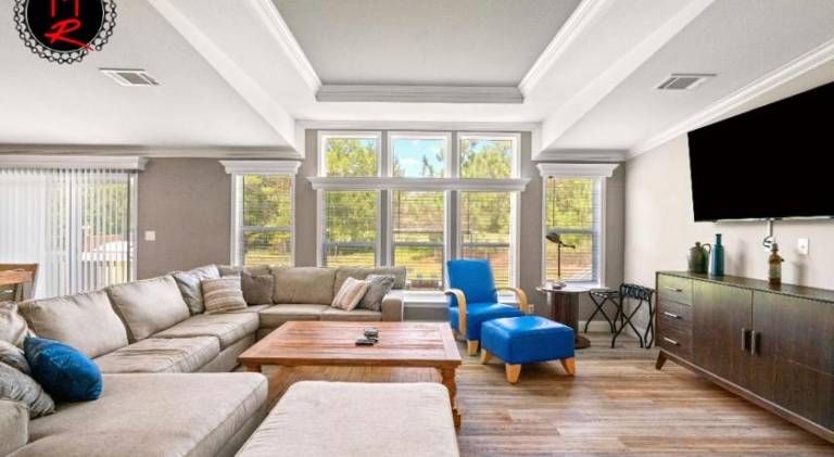 Big house with patio, pool & grill | Pets allowed — photo 3