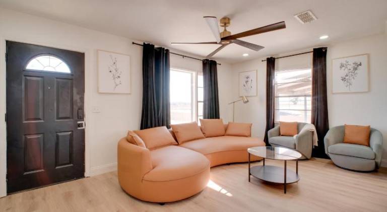 Vacation home | Suitable for remote work | Dogs allowed in Lubbock, TX