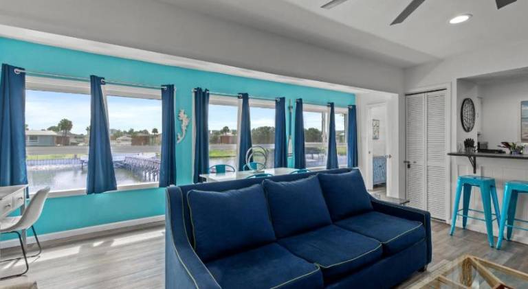 Vacation home with pool | Beach nearby | Suitable for remote work | Pets are welcome — photo 2