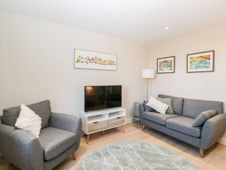 Family-friendly pleasant cottage with patio & garden | Beach view | Close to the beach | Pet-friendly — photo 4