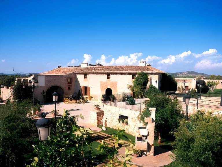 Vacation home with pool, barbecue & yard | Pet-friendly in Porreres