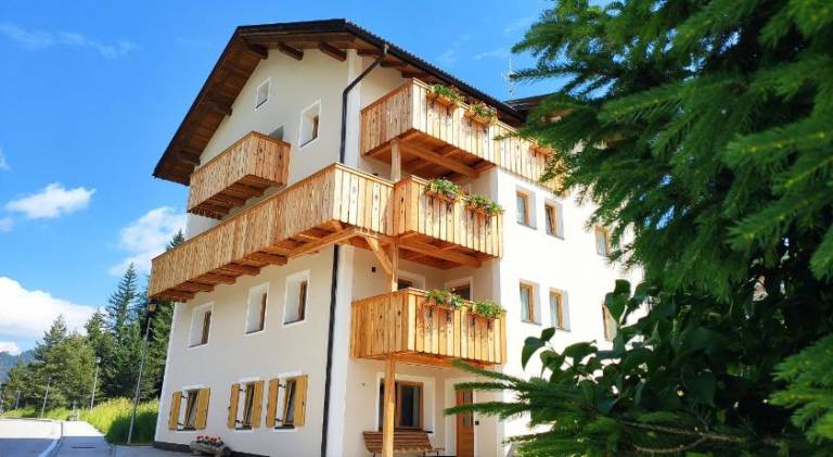 Apartment with patio in Badia