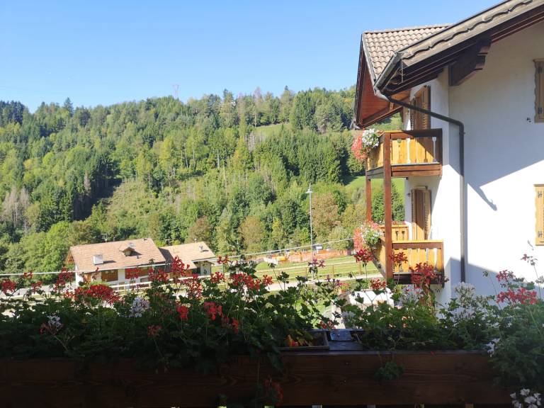 Casa " il rifugio dello sciatore " - con vista sulle montagne, terrazzo, parcheggio privato e wi-fi. — photo 2