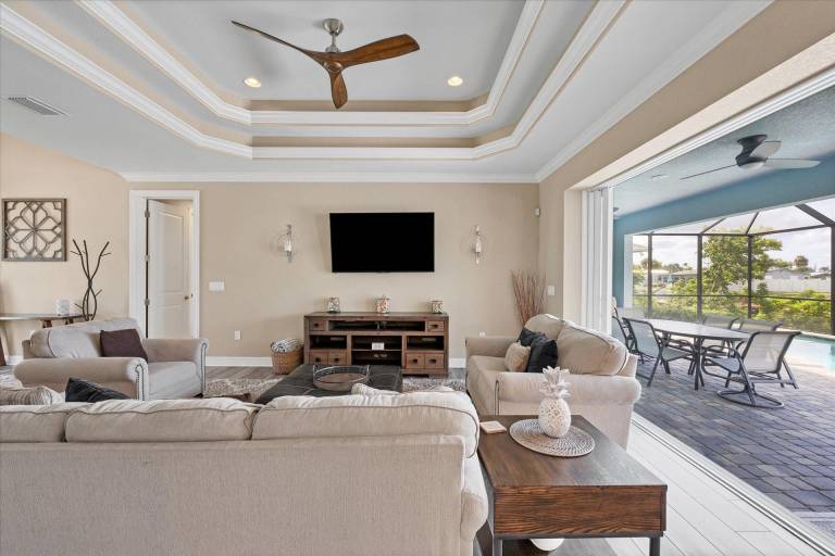Charming vacation home with barbeque & pool | Suitable for remote work | Pets are welcome — photo 3