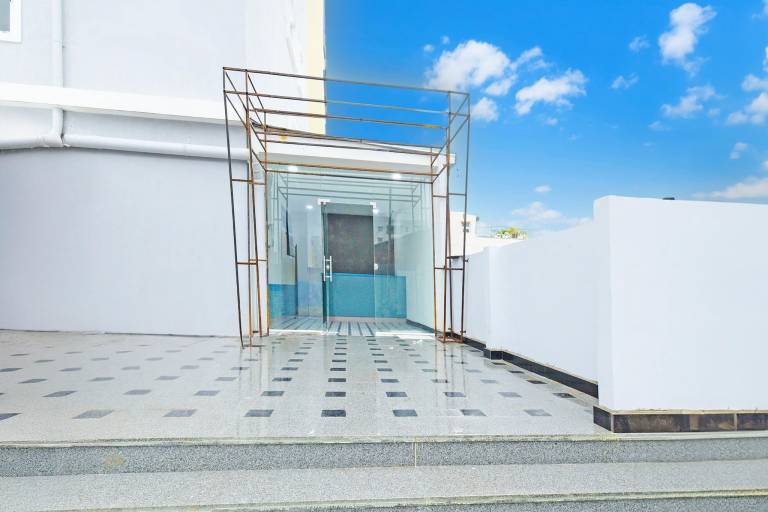 Super Townhouse Oak Kompally