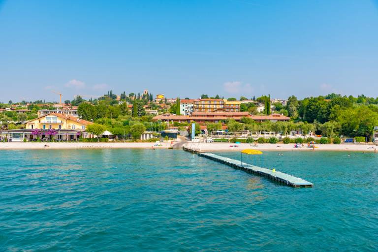 Holiday apartment with terrace & yard in Manerba del Garda
