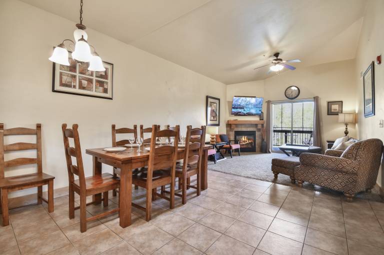 Condo with hot tub, heated pool & barbecue | Mountain view — photo 4
