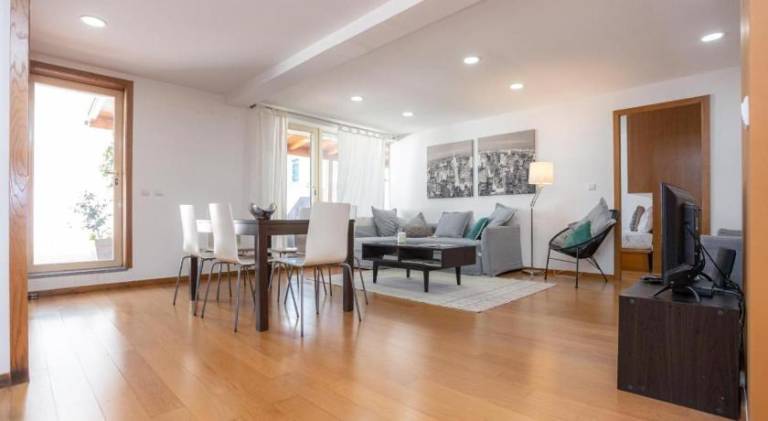 Fully equipped apartment with terrace | Close to Monastery of Santa Cruz | Good for workation | Pet-friendly in Coimbra